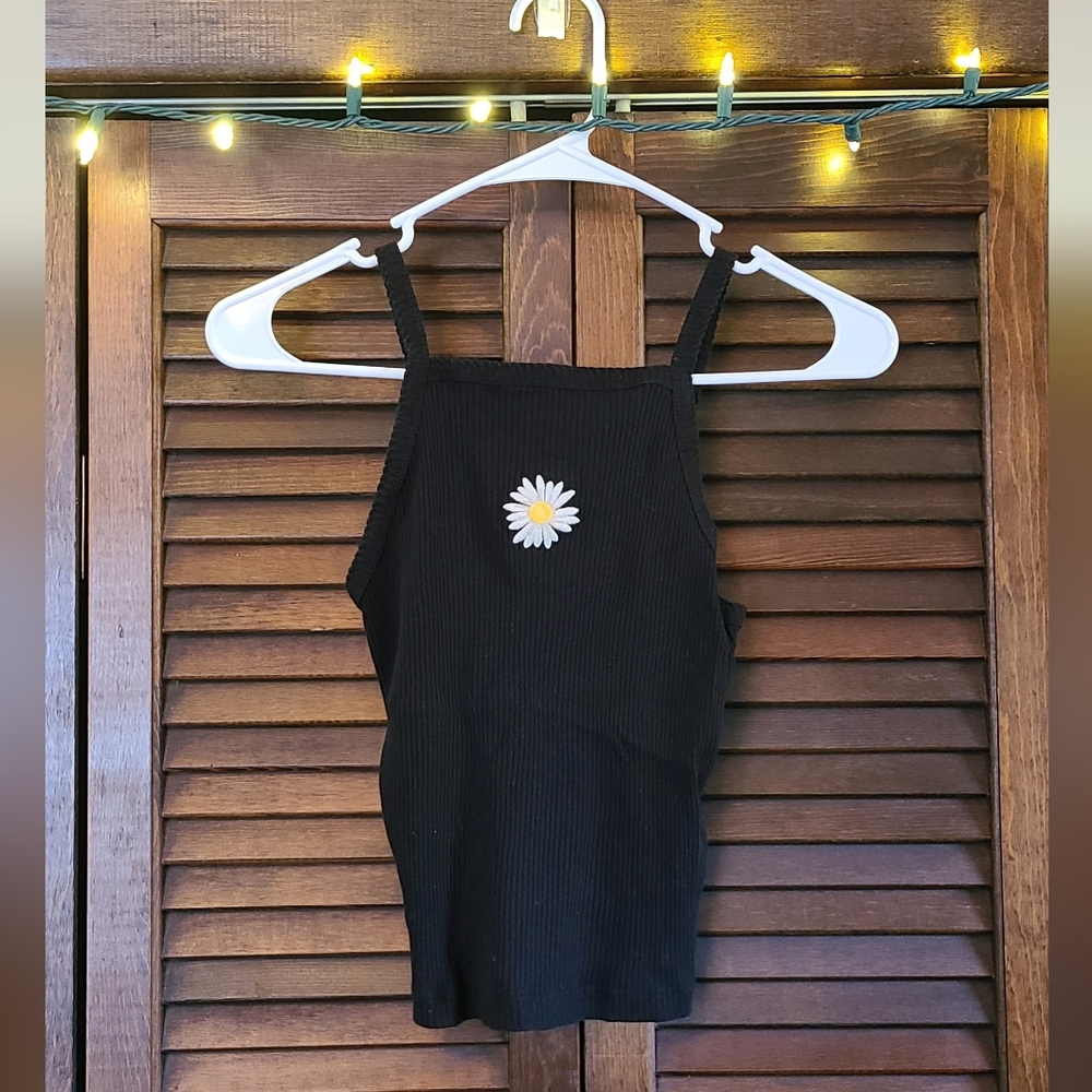 Black tank with daisy.